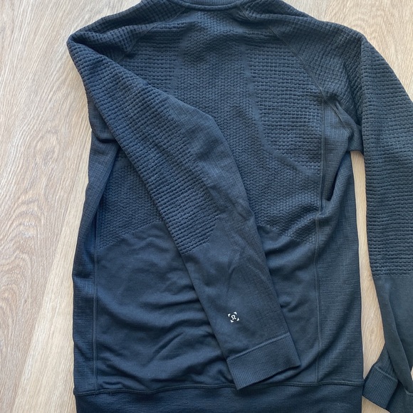 Lululemon Mens Warm-Up - Picture 4 of 4